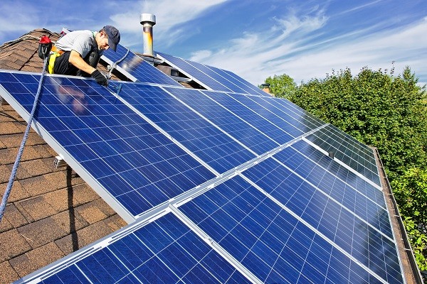 Más empresas buscan bajar el costo de energía con paneles solares